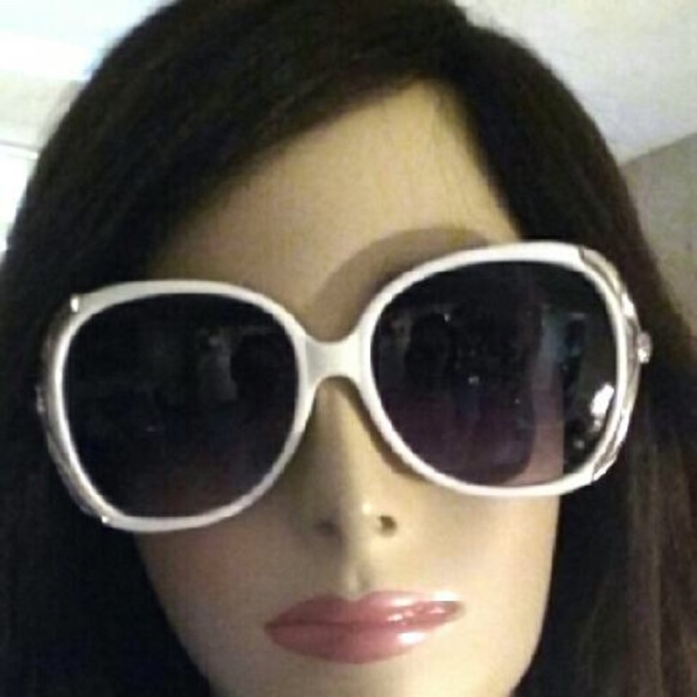 FASHION NOVA STATEMENT SUNGLASSES(new without tag) - Picture 3 of 3